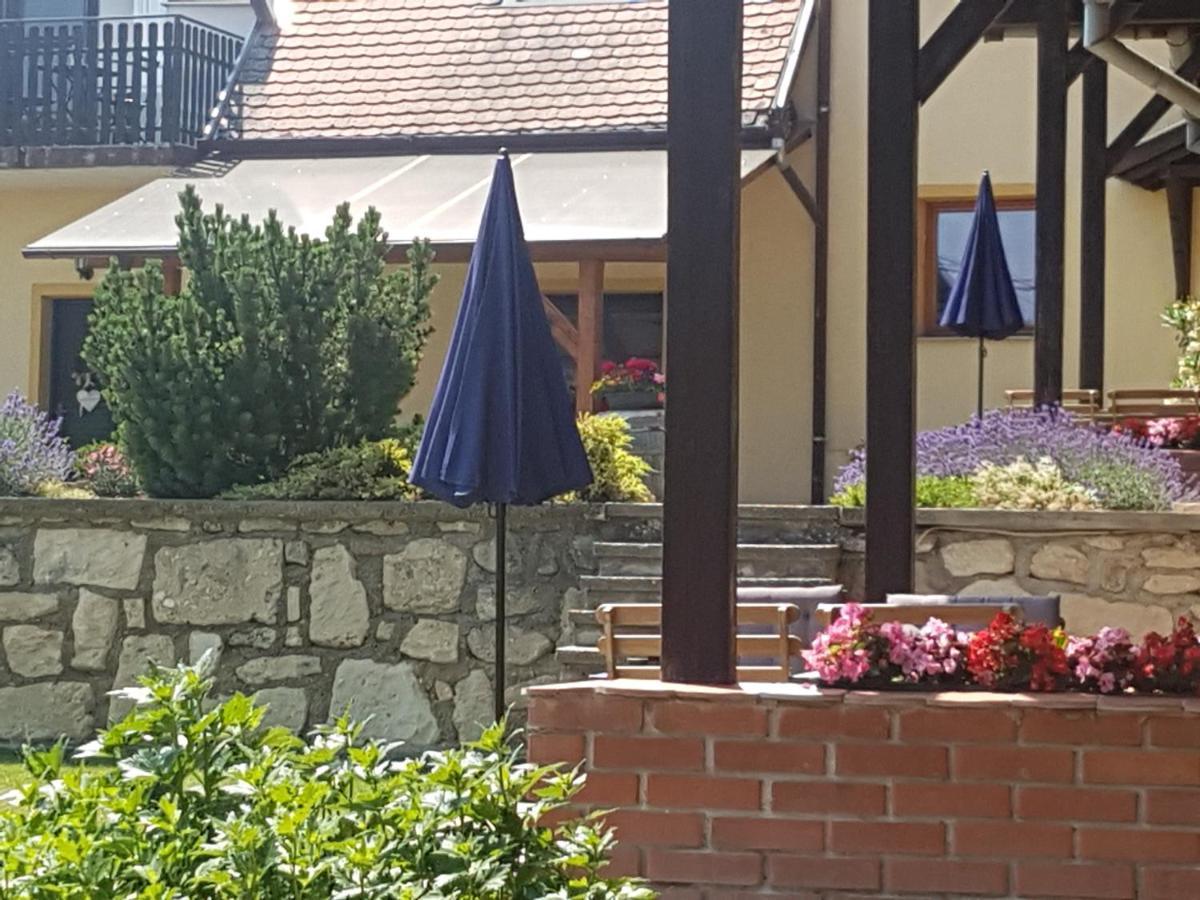 Huber Panzio Bed & Breakfast Fertorakos Ngoại thất bức ảnh