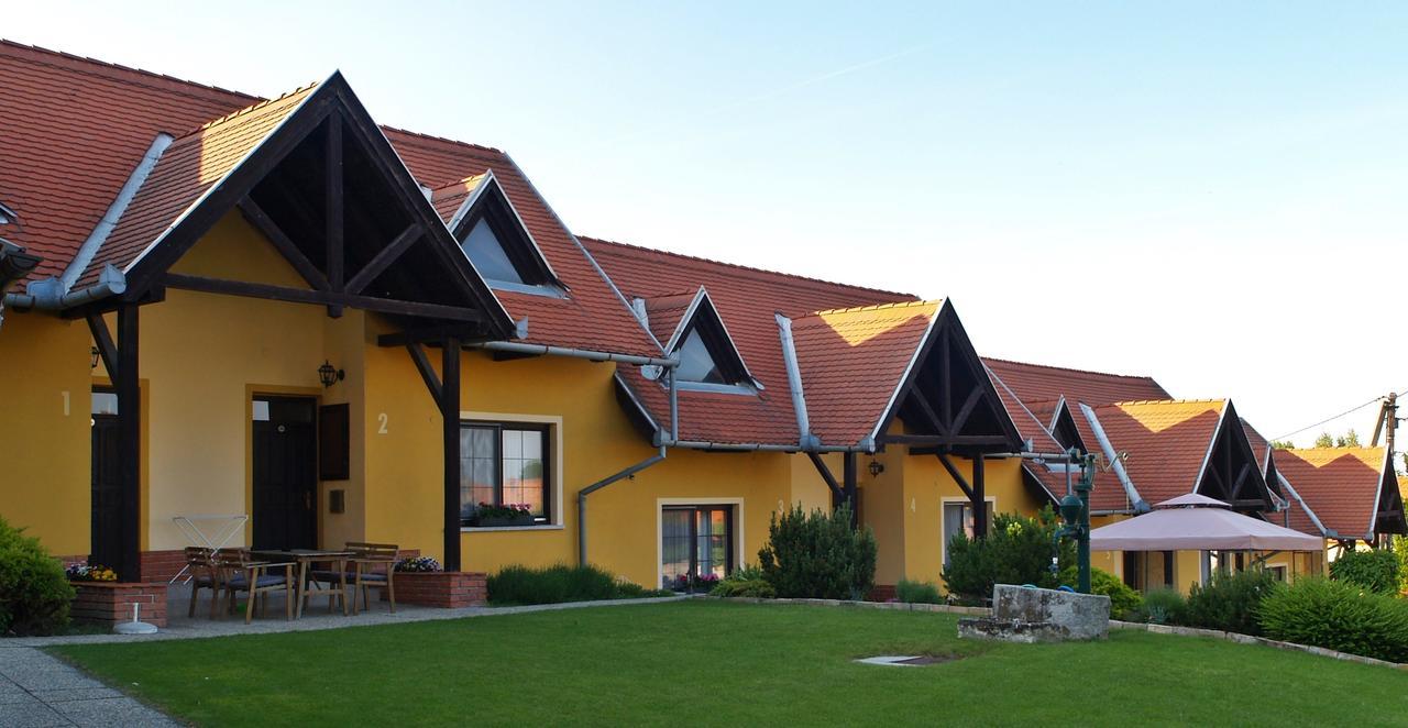 Huber Panzio Bed & Breakfast Fertorakos Ngoại thất bức ảnh
